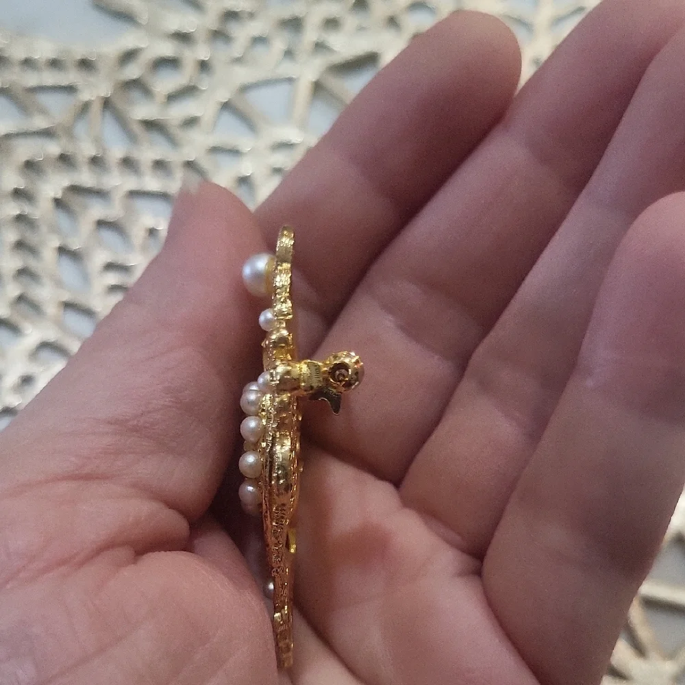 Gold Tone Pearl Cameo Style Brooch Filigree Ornate Pin